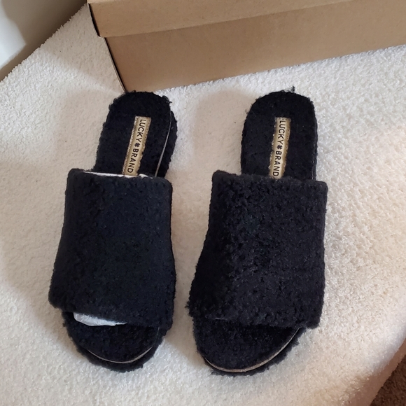 #2 Lucky Brand Gadini Black Faux Fur Open Toe Fleece Slippers - Picture 2 of 7